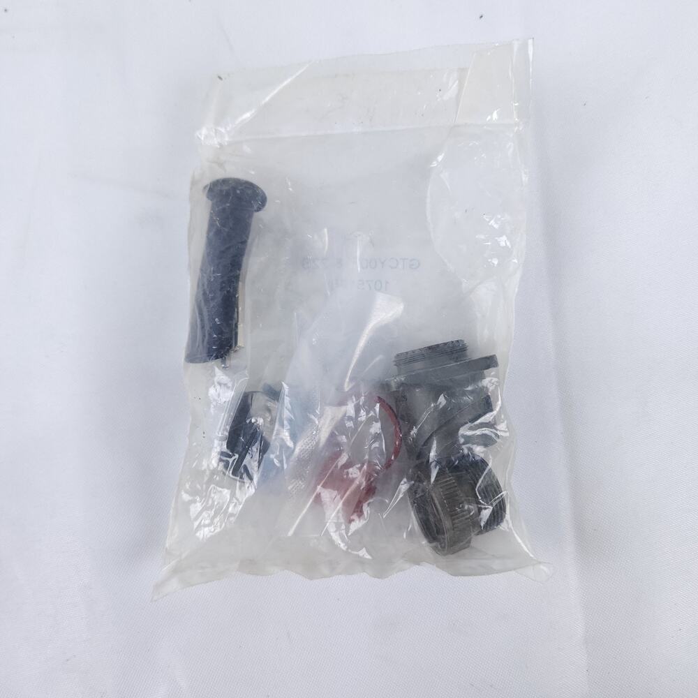 Amphenol GTCY00F18-22S MIL-DTL-5015 Right Angle Plug 4 Pin Circular Connector